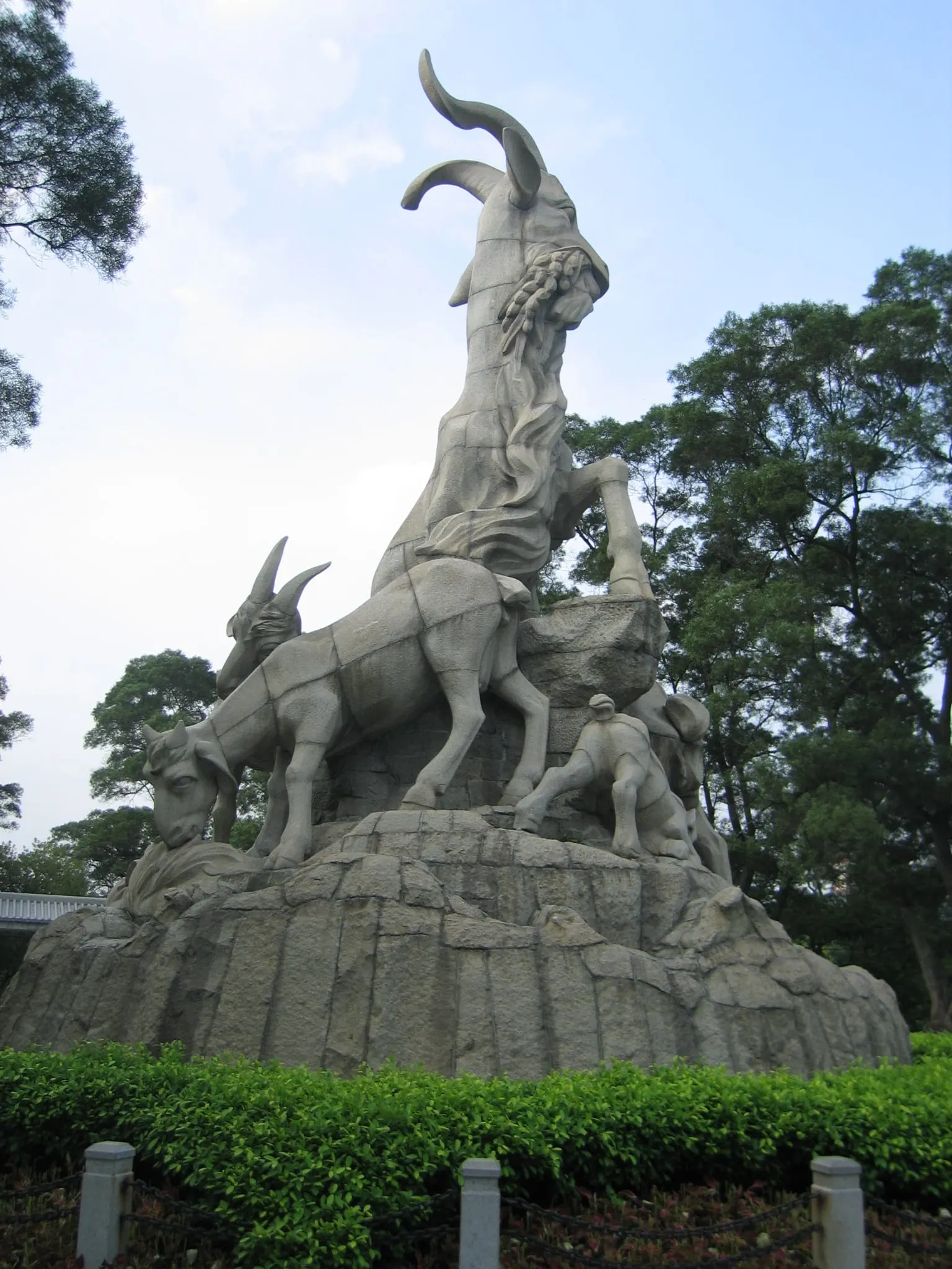 Yuexiu Park and the Five Rams Statue (越秀公园五羊)