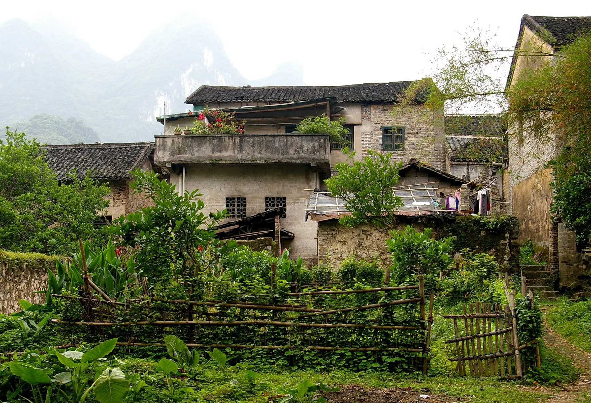 Xingping Old Town and the ¥20 Banknote View