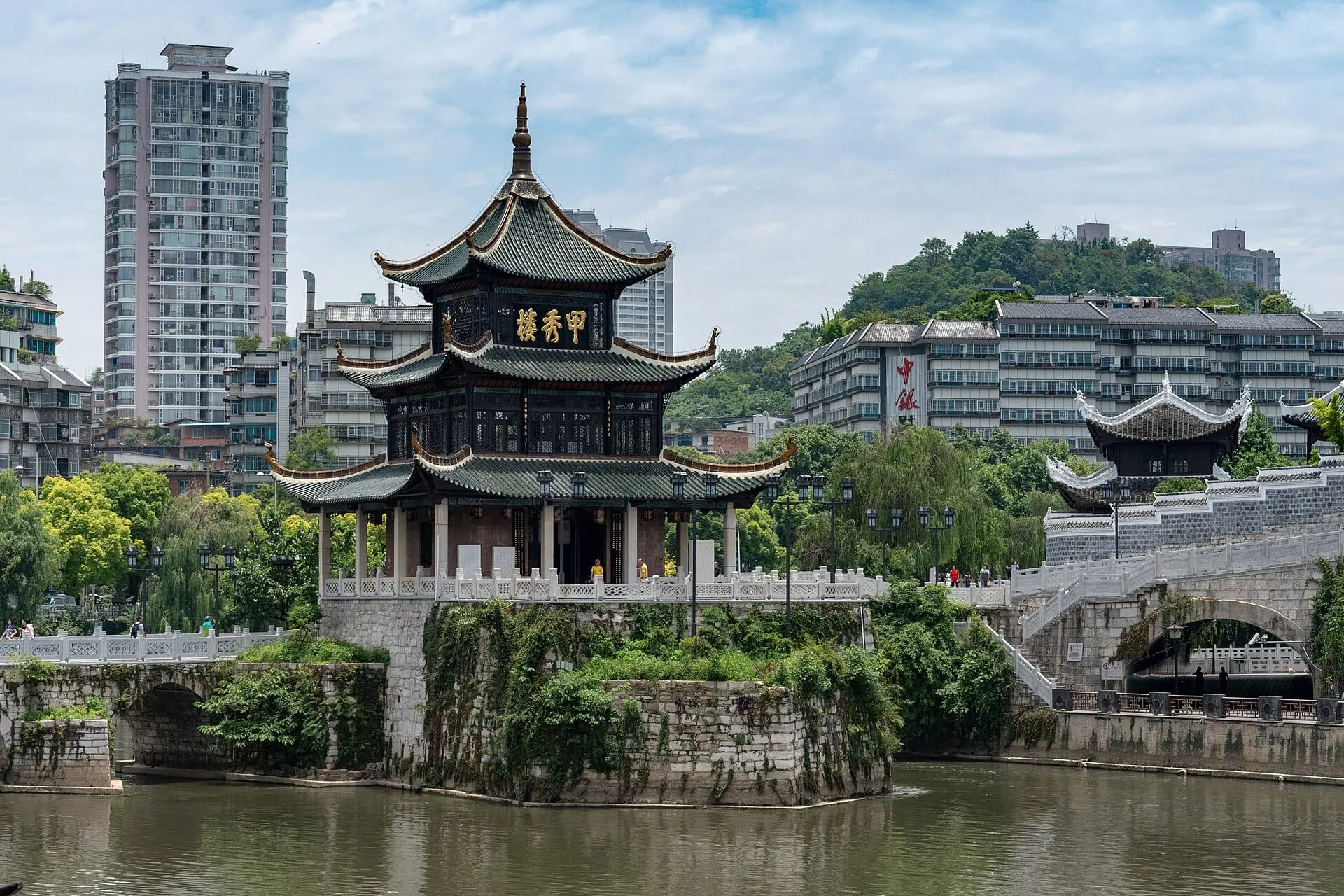 Jiaxiu Pavilion (甲秀楼)