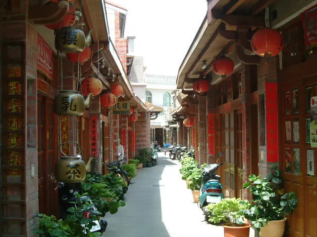 Central Street (中央大街 / ZHongyang Dajie)