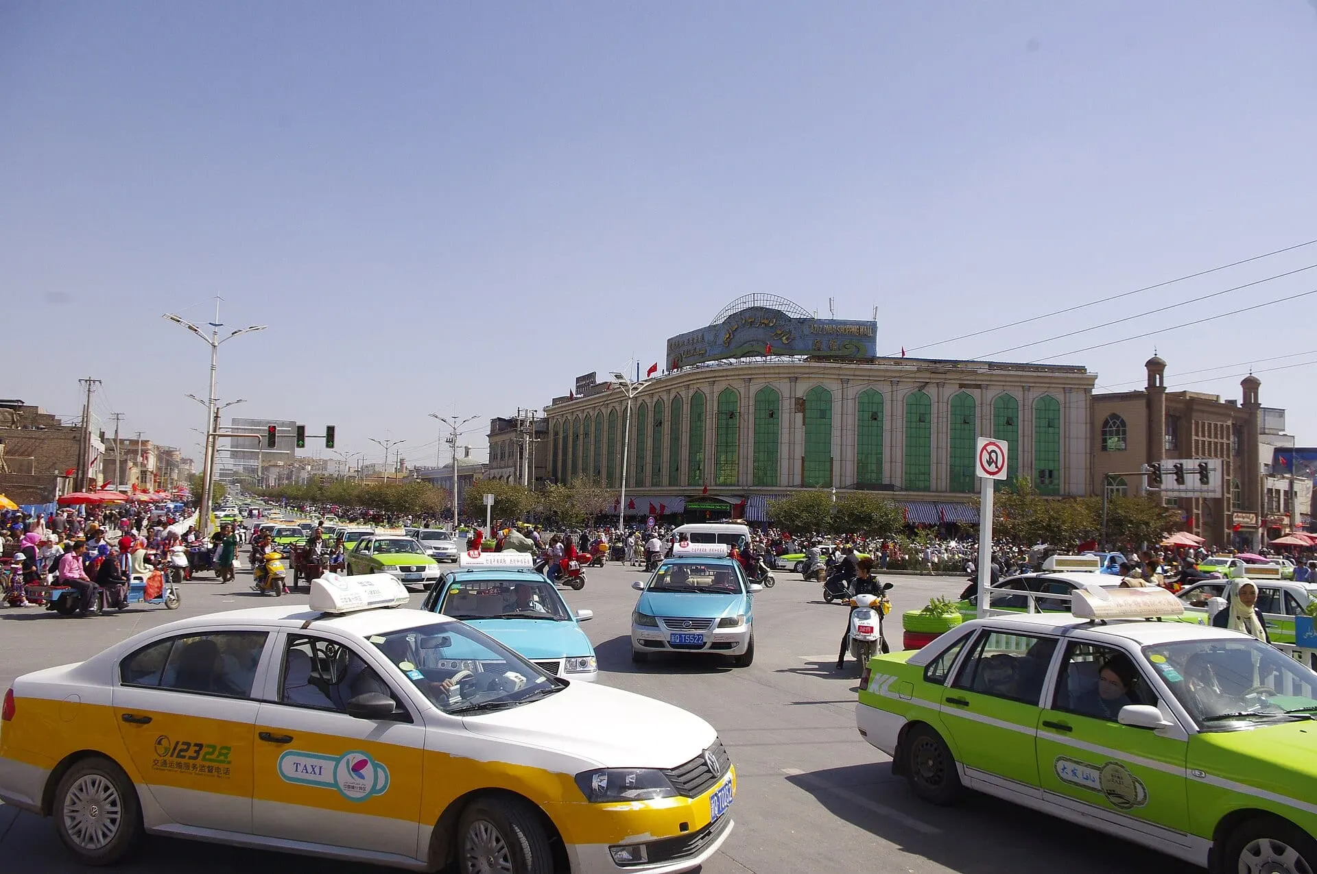 Kashgar Sunday Bazaar (星期天巴扎)