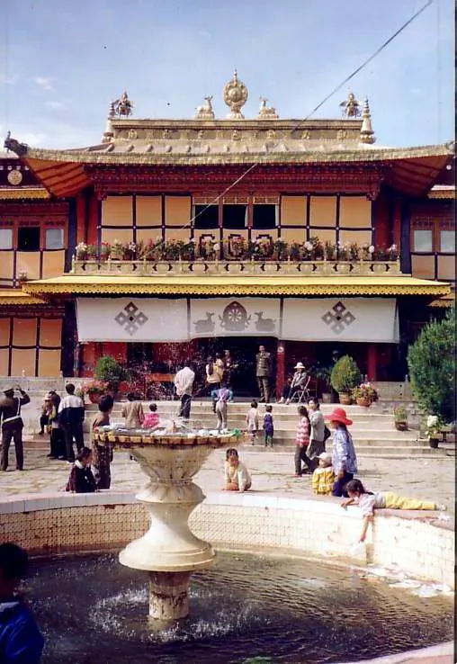 Norbulingka (罗布林卡)
