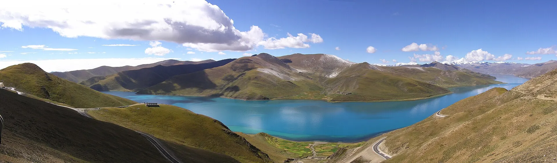 Yamdrok Lake (羊卓雍错)