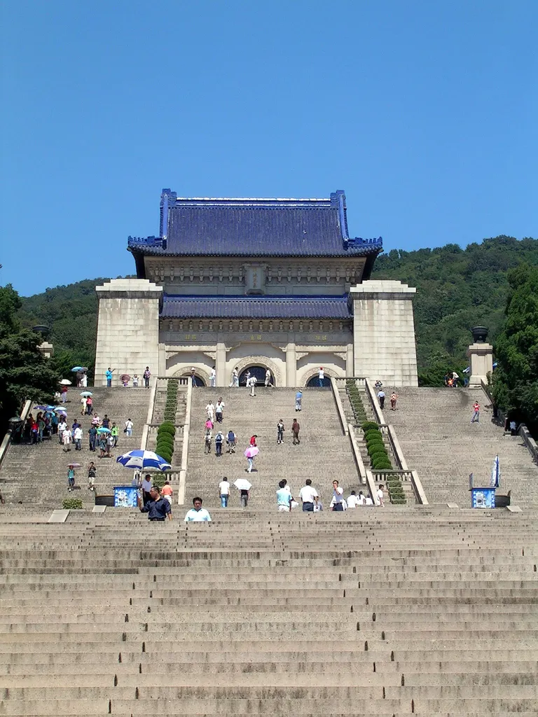Sun Yat-sen Mausoleum (中山陵)