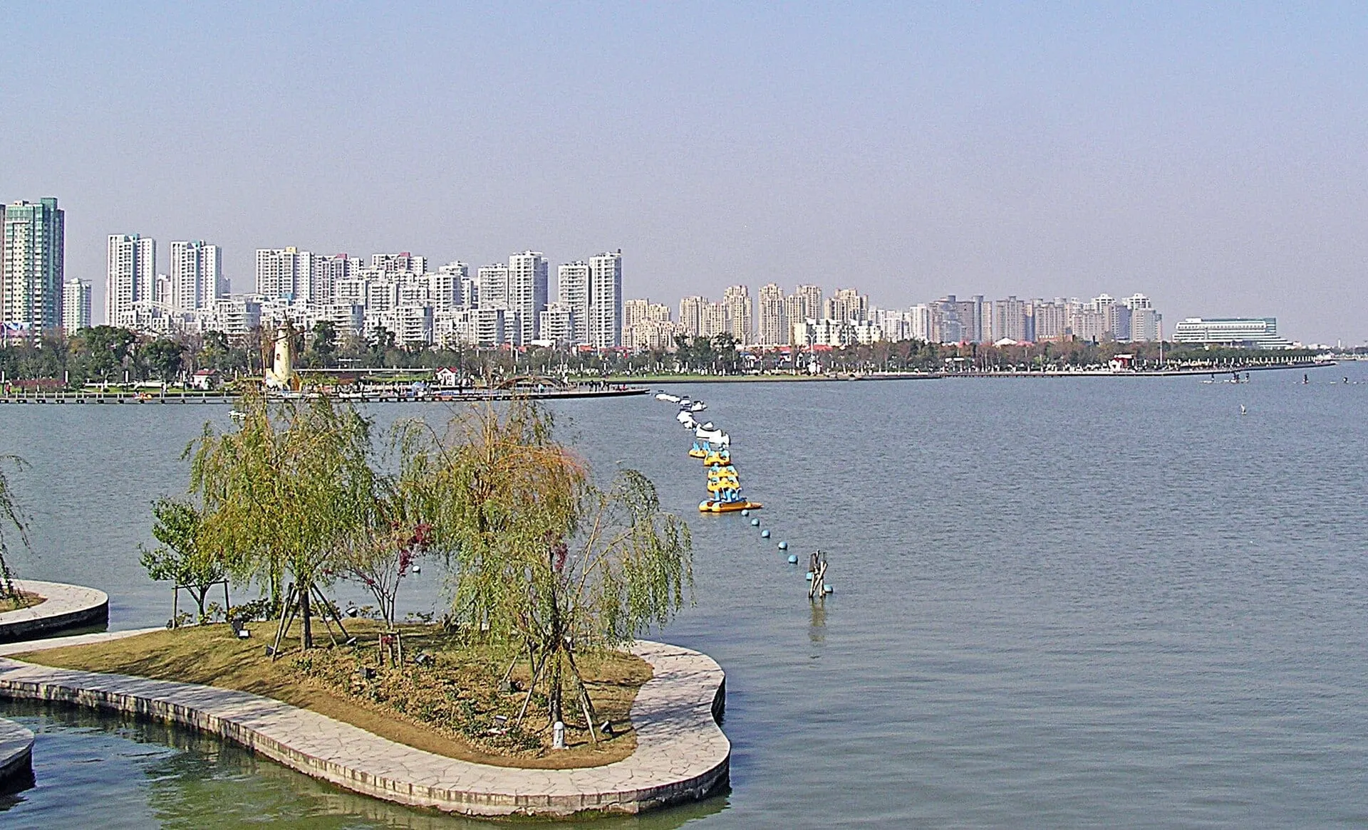 Jinji Lake (Jin Ji Hu)